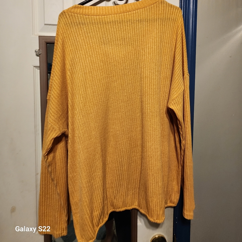 Beautiful mustard colored over size sweater size 1xl - Picture 3 of 3